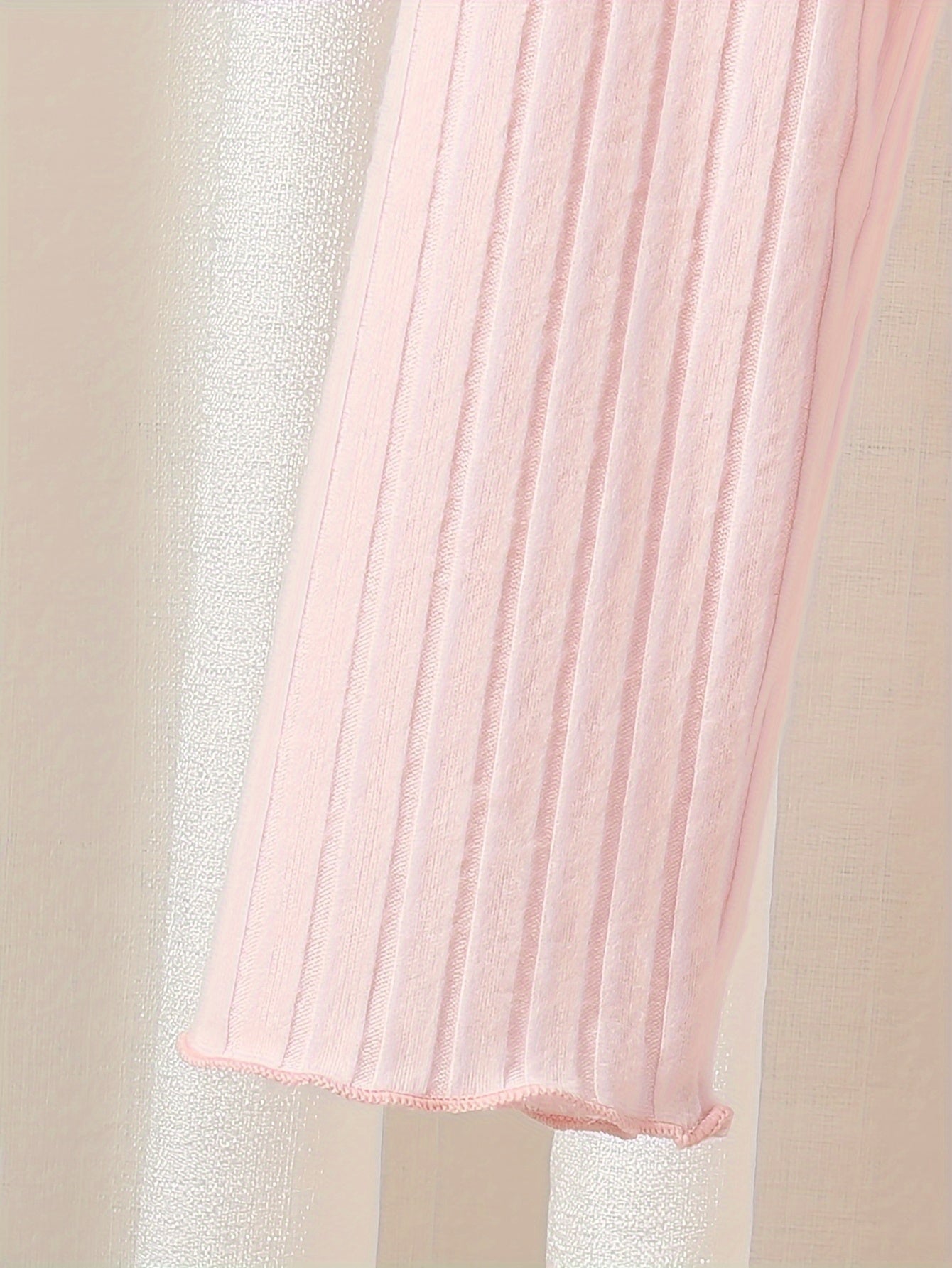 Elegant pyjamasset med V-ringning, rosettdetalj & långa ärmar