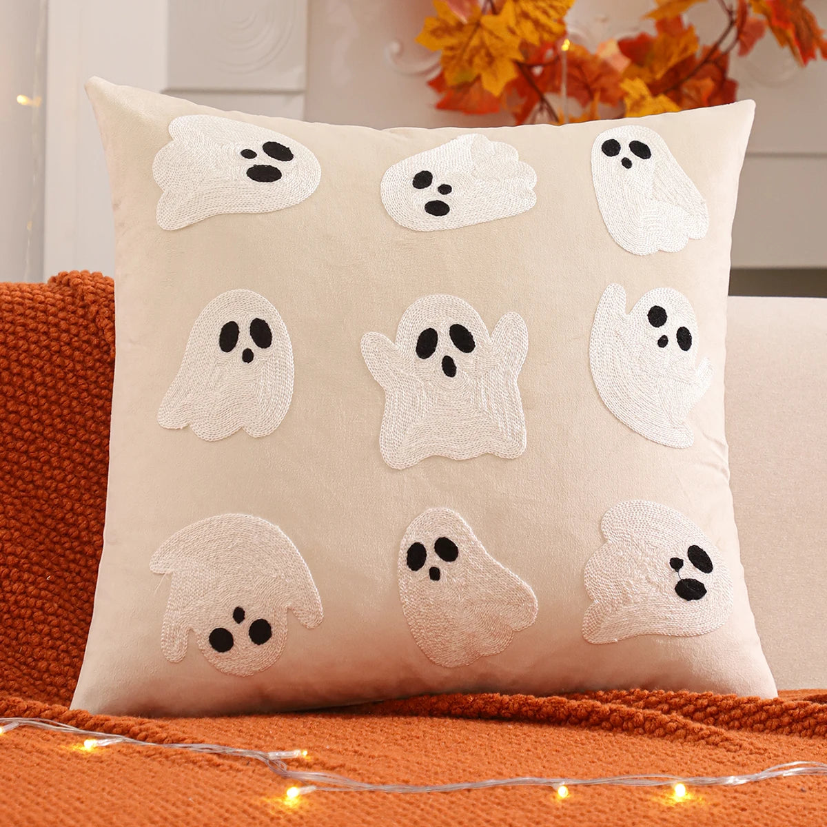 Halloween kuddfodral i sammet med broderi