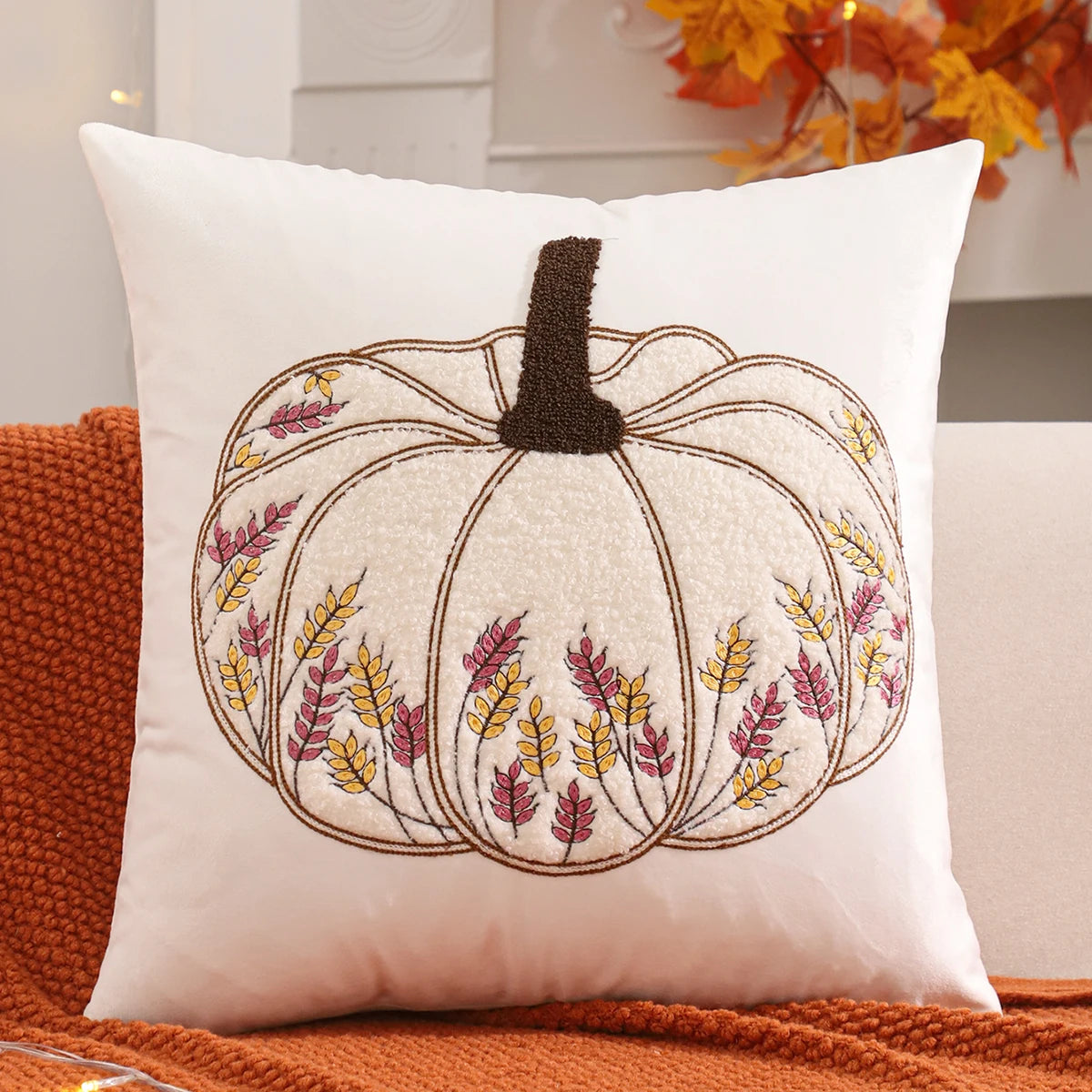 Halloween kuddfodral i sammet med broderi