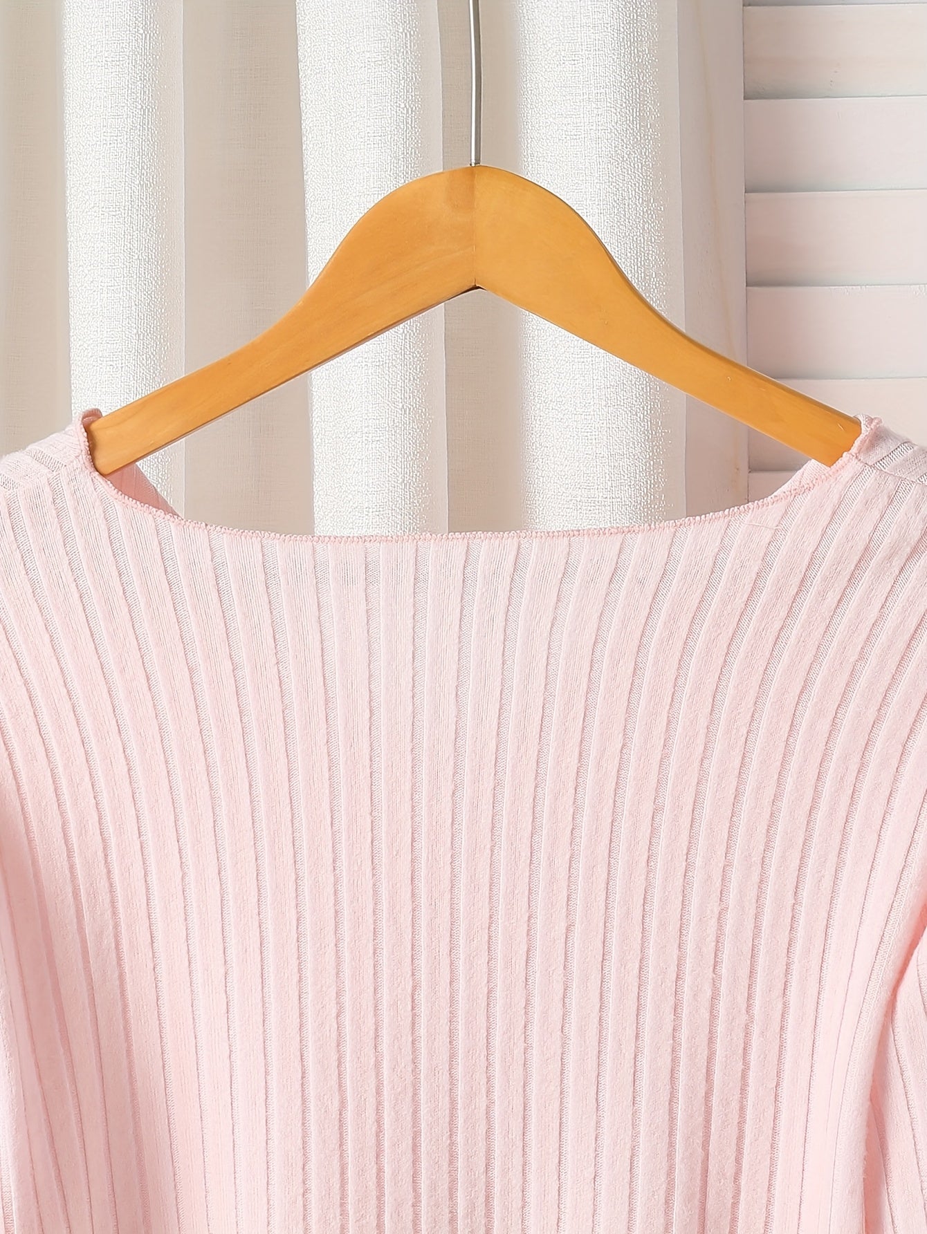 Elegant pyjamasset med V-ringning, rosettdetalj & långa ärmar